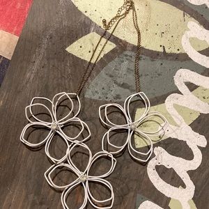 Francesca’s Flower Necklace